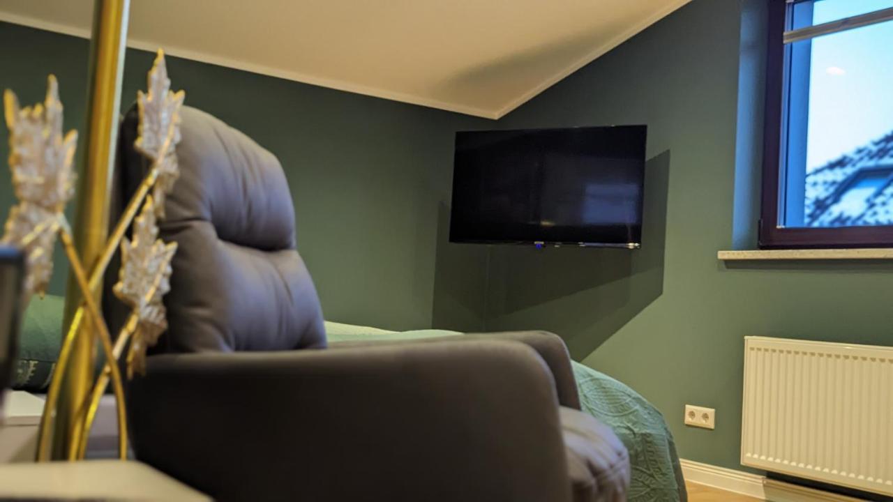 3 Rooms - Zimmervermietung Naehe Flughafen Ber - Gratis Wlan, Parken & Netflix Berlin Exteriör bild