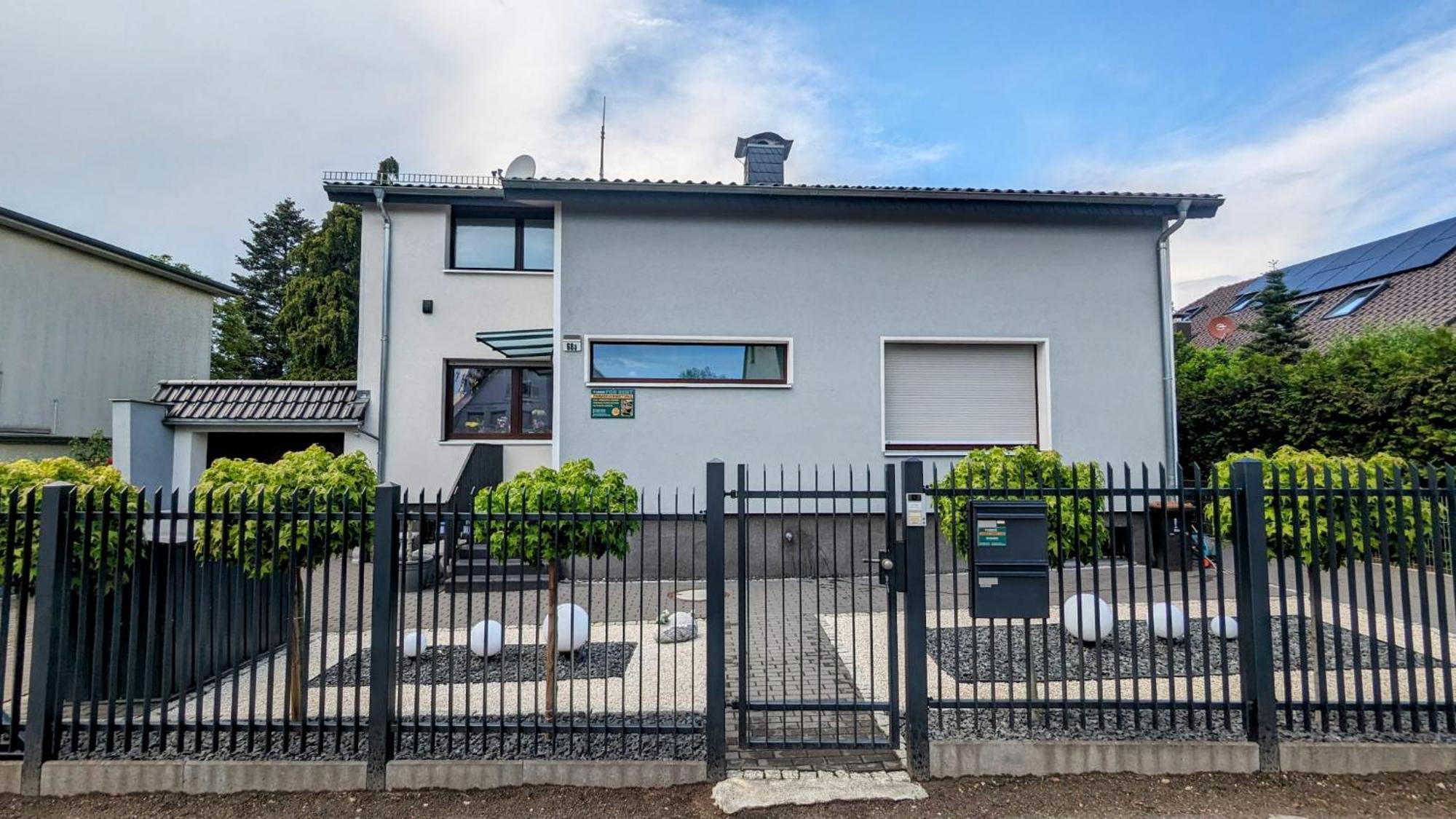 3 Rooms - Zimmervermietung Naehe Flughafen Ber - Gratis Wlan, Parken & Netflix Berlin Exteriör bild